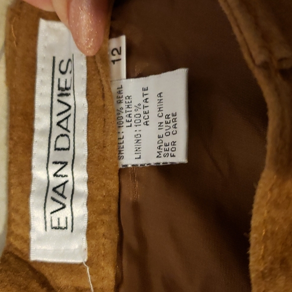 Gold tan suede shorts - Picture 6 of 6